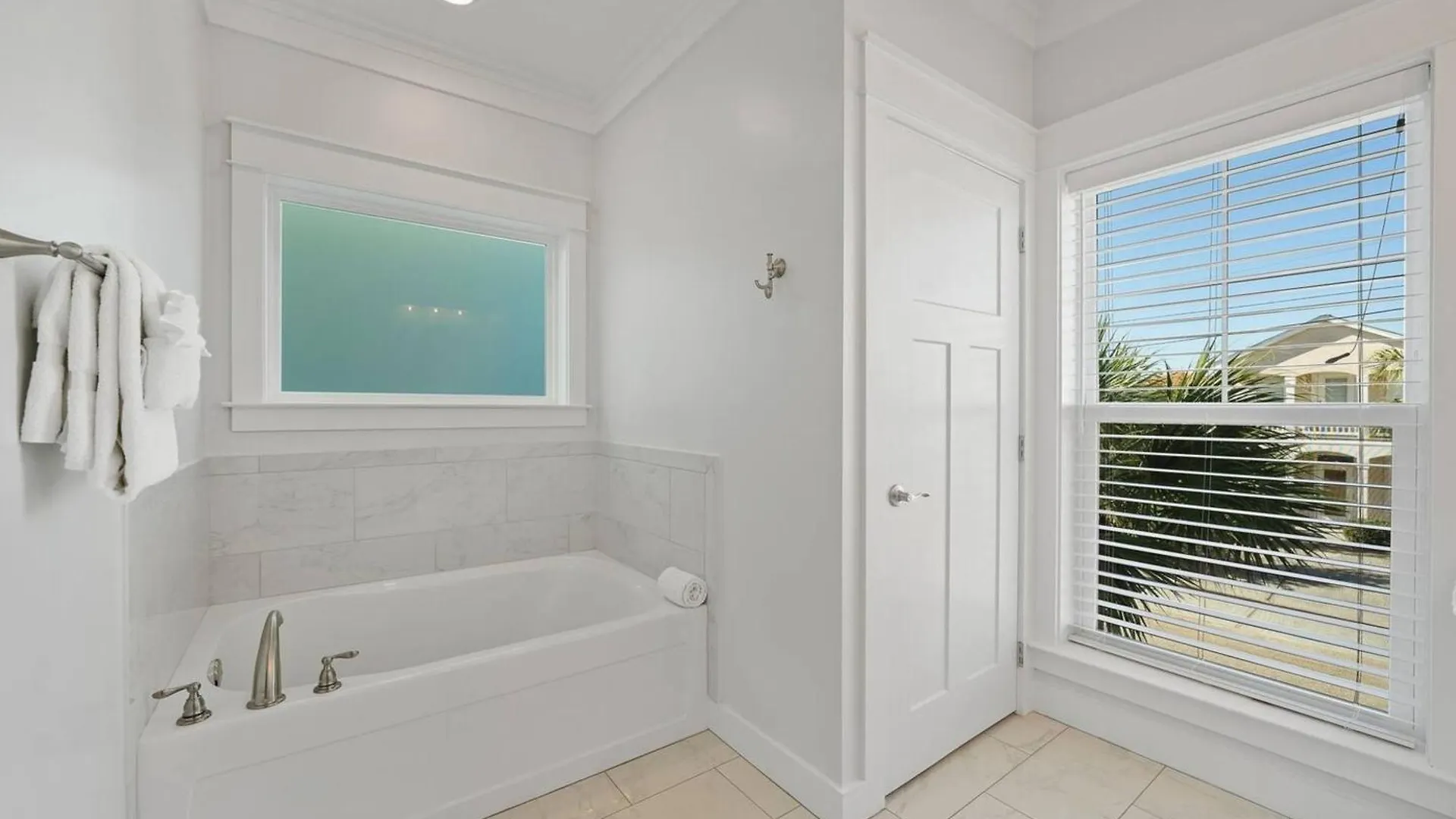 Modern House With Pool Access Near The Beach! Panama City Beach Holiday home